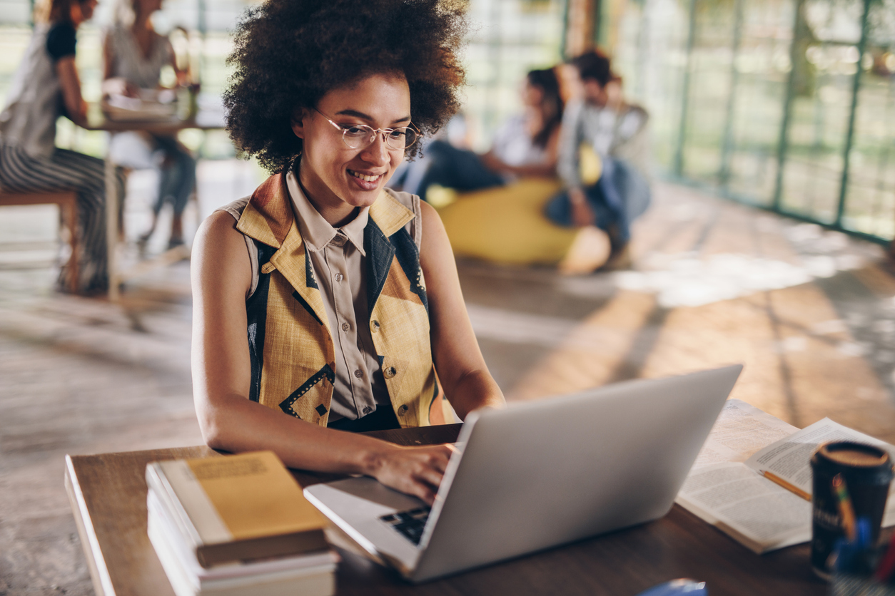 Estabeleça A Diferença Informar E Educar Atraves De Um Exemplo